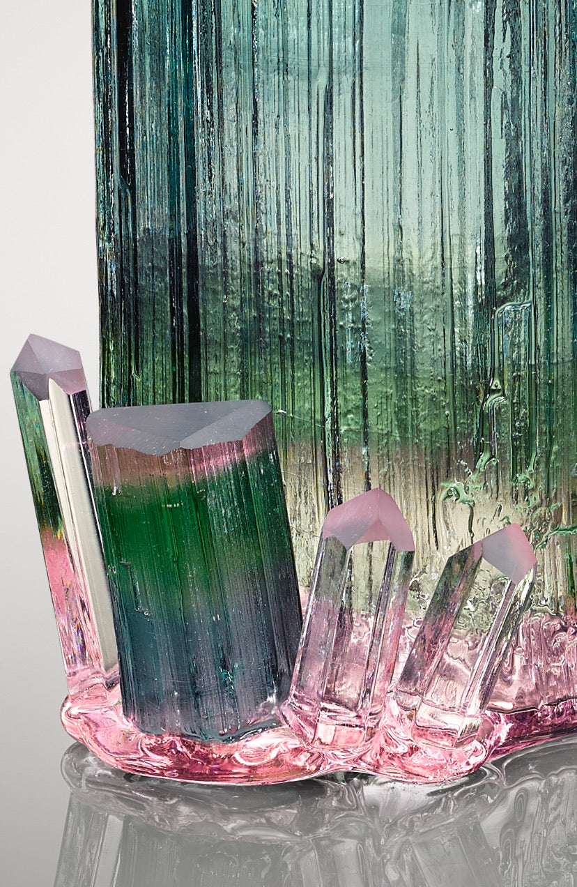 Tourmaline cluster glass